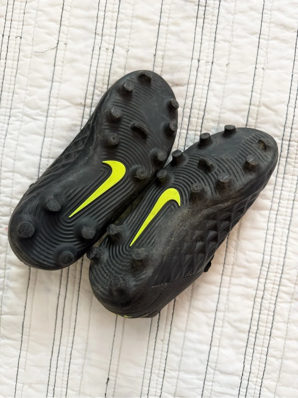 Nike Soccer Cleats Tiempo Jr. Black Green size Little Kids 10